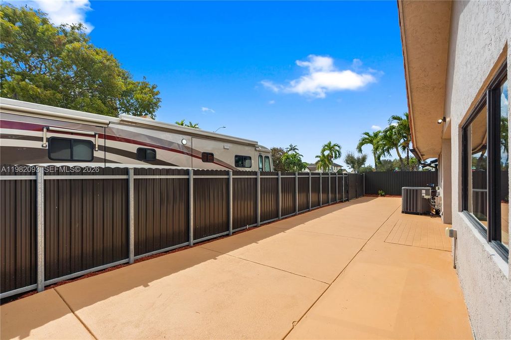 Image 19 of property listing at 800 NW 133rd Ave, Miami, FL 33182