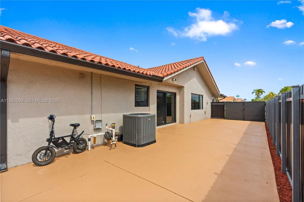 Image 21 of property listing at 800 NW 133rd Ave, Miami, FL 33182