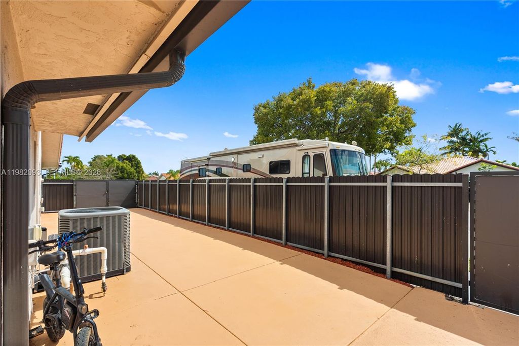 Image 22 of property listing at 800 NW 133rd Ave, Miami, FL 33182