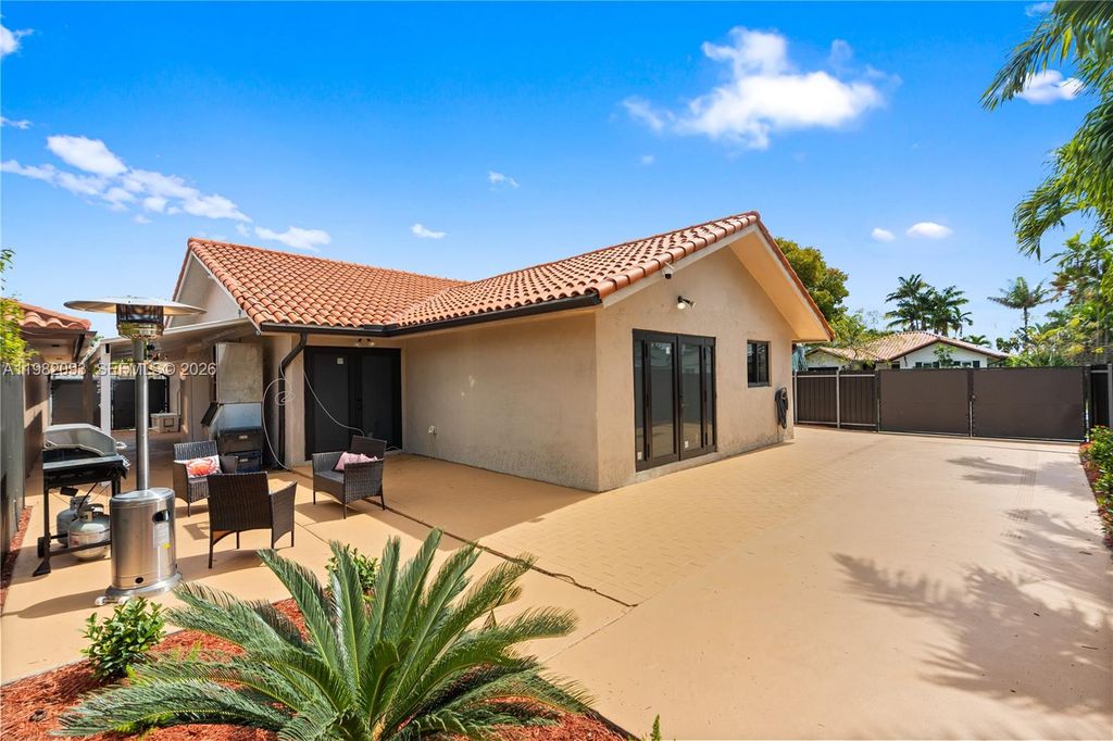 Image 25 of property listing at 800 NW 133rd Ave, Miami, FL 33182