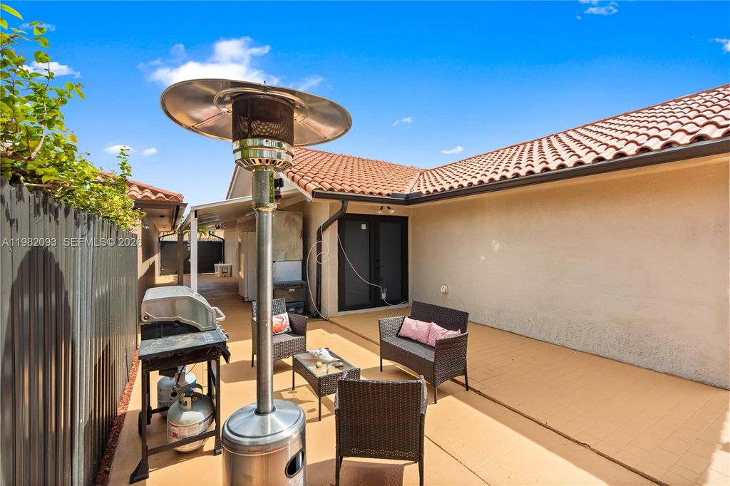 Image 27 of property listing at 800 NW 133rd Ave, Miami, FL 33182