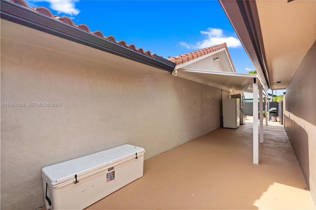 Image 30 of property listing at 800 NW 133rd Ave, Miami, FL 33182