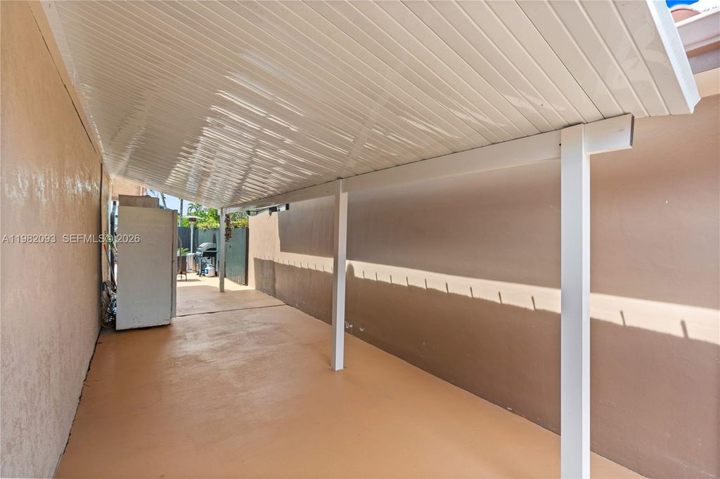 Image 31 of property listing at 800 NW 133rd Ave, Miami, FL 33182