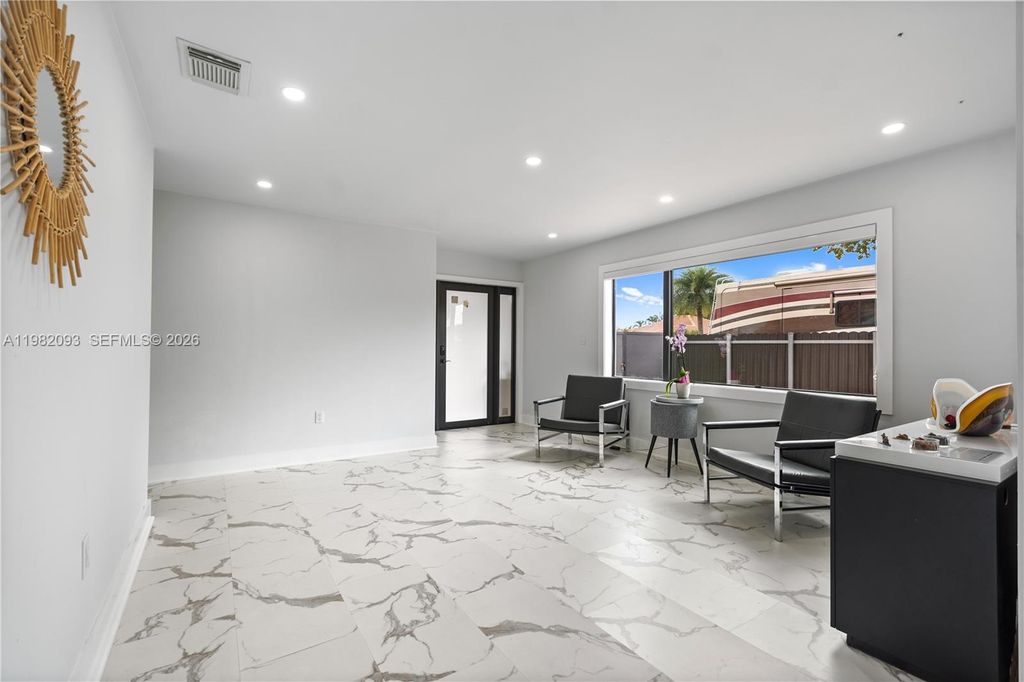 Image 39 of property listing at 800 NW 133rd Ave, Miami, FL 33182