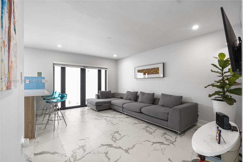 Image 41 of property listing at 800 NW 133rd Ave, Miami, FL 33182