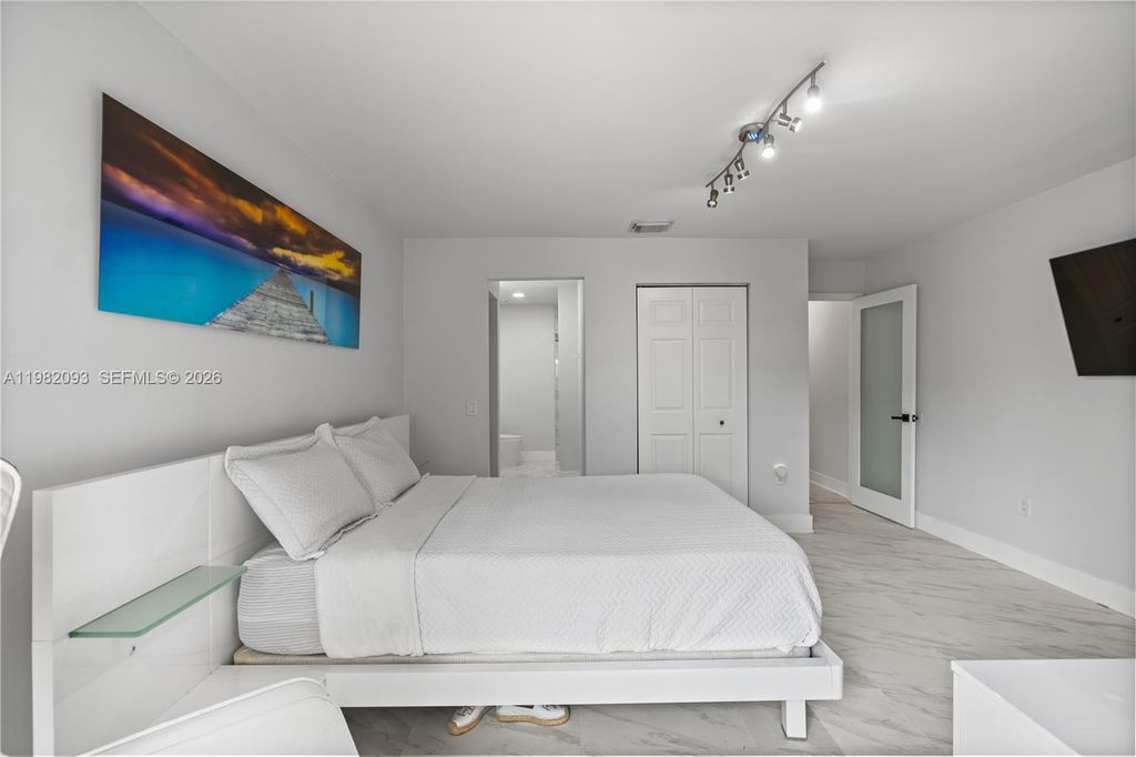 Image 51 of property listing at 800 NW 133rd Ave, Miami, FL 33182