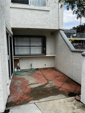 18511 Mayall Street A, Northridge, CA 91324