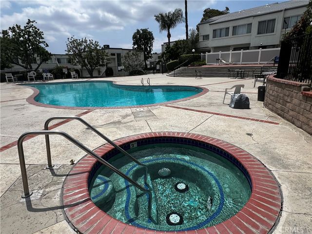 18511 Mayall Street A, Northridge, CA 91324