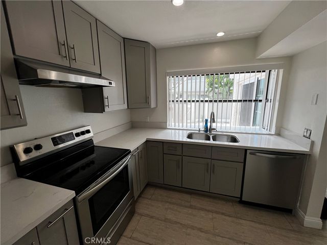 18511 Mayall Street A, Northridge, CA 91324