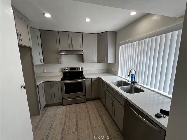 18511 Mayall Street A, Northridge, CA 91324