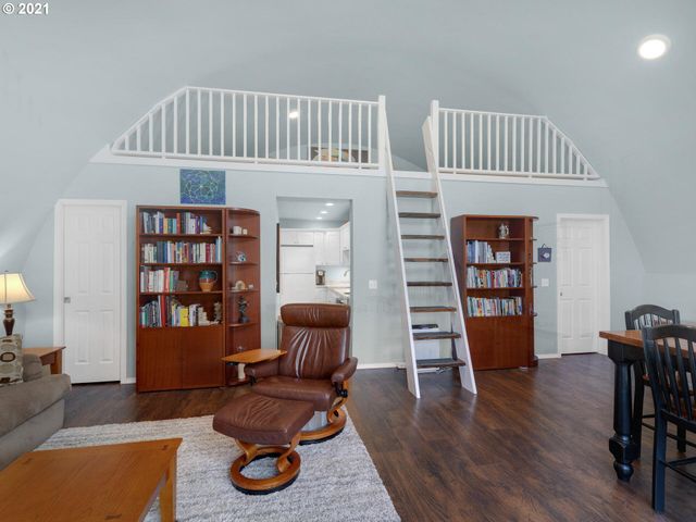 91620 SCHAFFER Dr, Warrenton, OR 97146