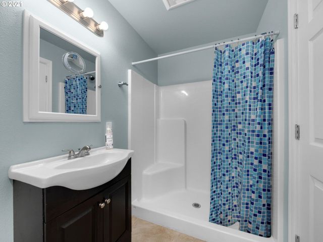 91620 SCHAFFER Dr, Warrenton, OR 97146
