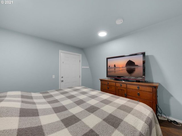 91620 SCHAFFER Dr, Warrenton, OR 97146