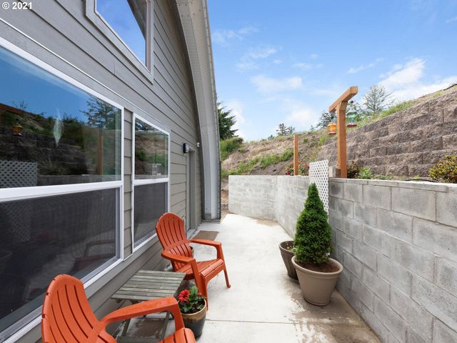 91620 SCHAFFER Dr, Warrenton, OR 97146
