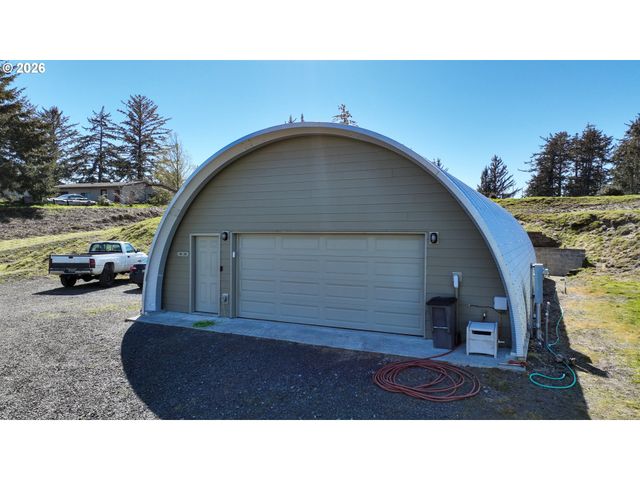 91620 SCHAFFER Dr, Warrenton, OR 97146