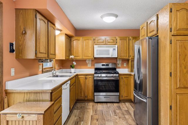 2501 80th Avenue N, Brooklyn Park, MN 55444