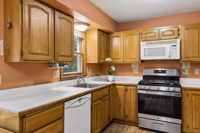 2501 80th Avenue N, Brooklyn Park, MN 55444