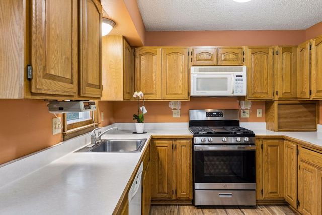 2501 80th Avenue N, Brooklyn Park, MN 55444