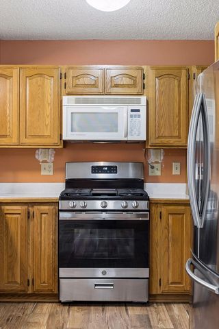 2501 80th Avenue N, Brooklyn Park, MN 55444