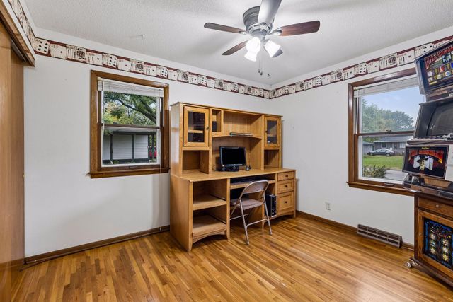 2501 80th Avenue N, Brooklyn Park, MN 55444