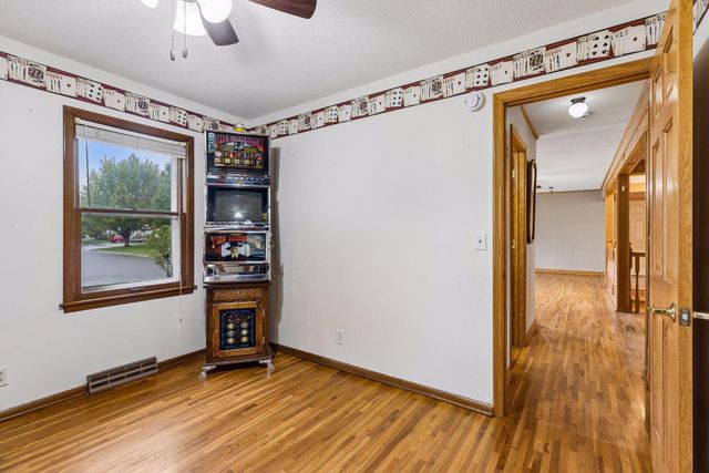 2501 80th Avenue N, Brooklyn Park, MN 55444