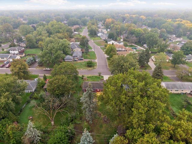 2501 80th Avenue N, Brooklyn Park, MN 55444
