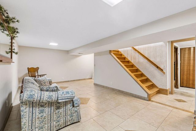 2501 80th Avenue N, Brooklyn Park, MN 55444