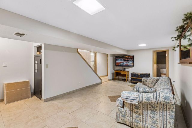 2501 80th Avenue N, Brooklyn Park, MN 55444