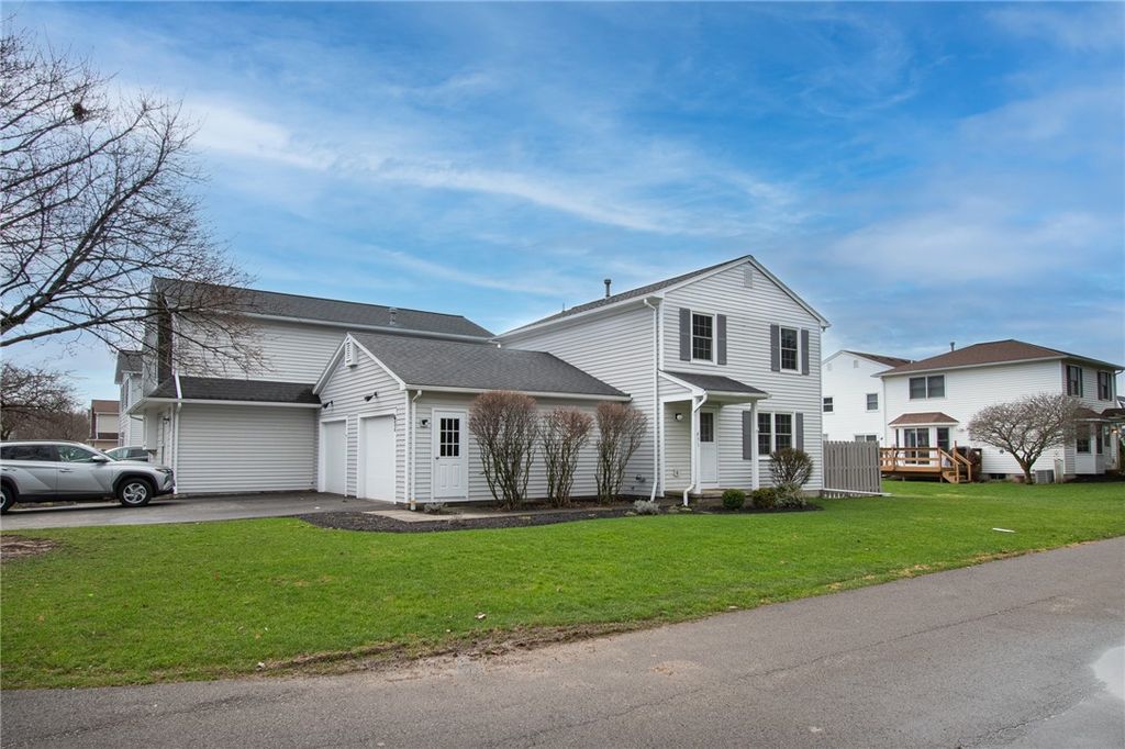 651 Neros Run, Webster, NY 14580