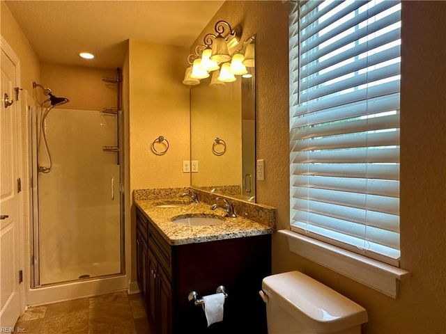 700 Albertine CT, Chesapeake, VA 23320