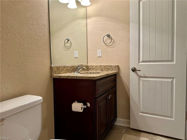 700 Albertine CT, Chesapeake, VA 23320