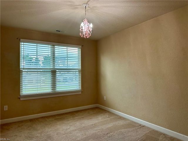 700 Albertine CT, Chesapeake, VA 23320