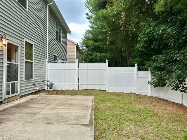700 Albertine CT, Chesapeake, VA 23320