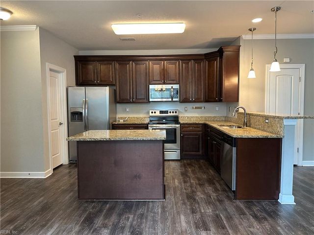 700 Albertine CT, Chesapeake, VA 23320