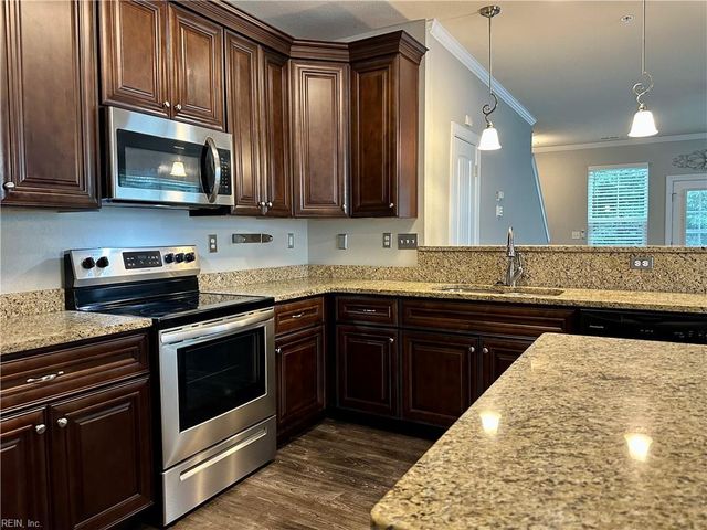 700 Albertine CT, Chesapeake, VA 23320