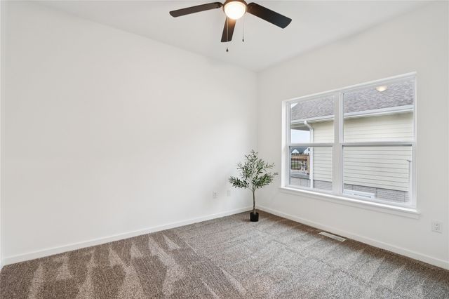 4006 Unbridled Ave, Iowa City, IA 52240