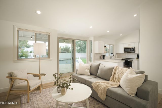 4717 E LE MARCHE Avenue, Phoenix, AZ 85032