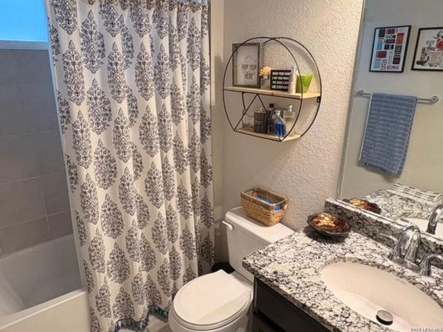 145 Scarlet Macaw, San Antonio, TX 78253
