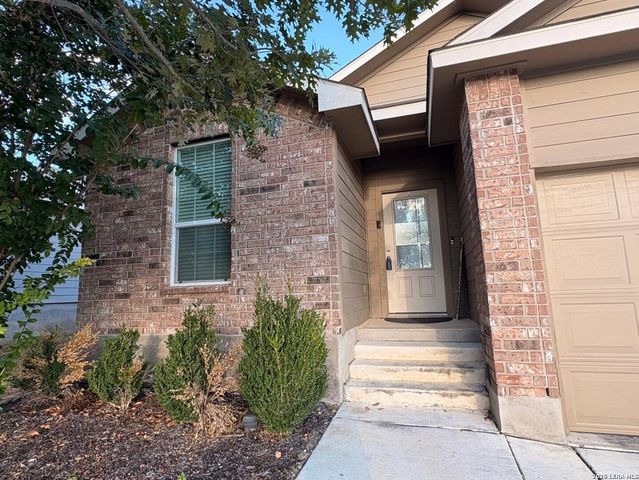 145 Scarlet Macaw, San Antonio, TX 78253