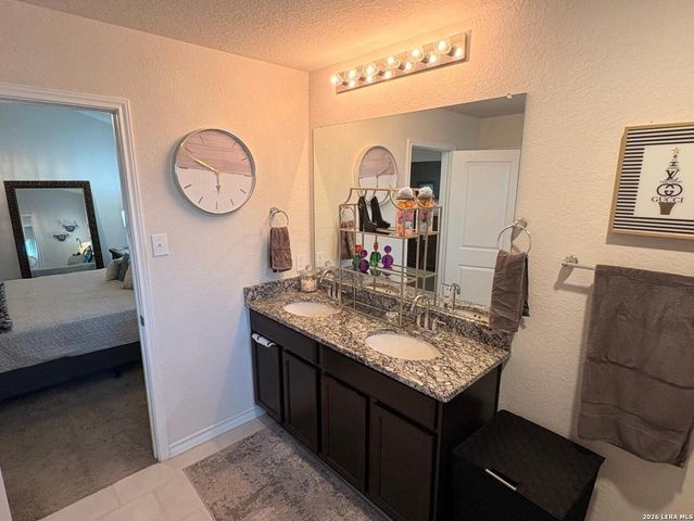 145 Scarlet Macaw, San Antonio, TX 78253
