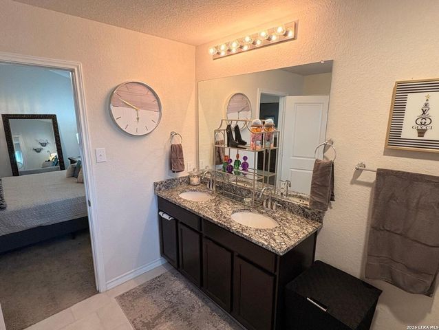 145 Scarlet Macaw, San Antonio, TX 78253