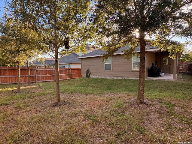 145 Scarlet Macaw, San Antonio, TX 78253