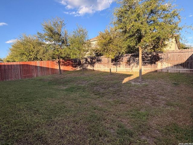 145 Scarlet Macaw, San Antonio, TX 78253