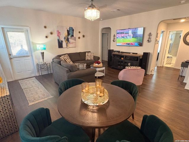 145 Scarlet Macaw, San Antonio, TX 78253