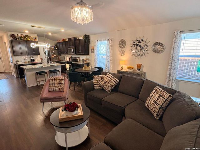 145 Scarlet Macaw, San Antonio, TX 78253