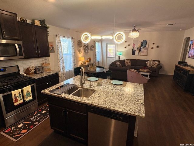 145 Scarlet Macaw, San Antonio, TX 78253