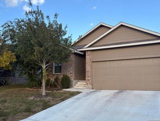 145 Scarlet Macaw, San Antonio, TX 78253