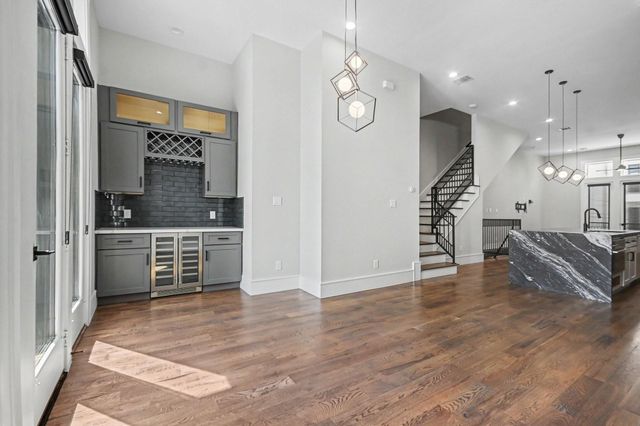 2215 Francis Street, Houston, TX 77004