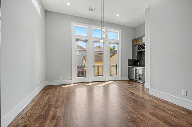 2215 Francis Street, Houston, TX 77004