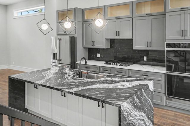 2215 Francis Street, Houston, TX 77004